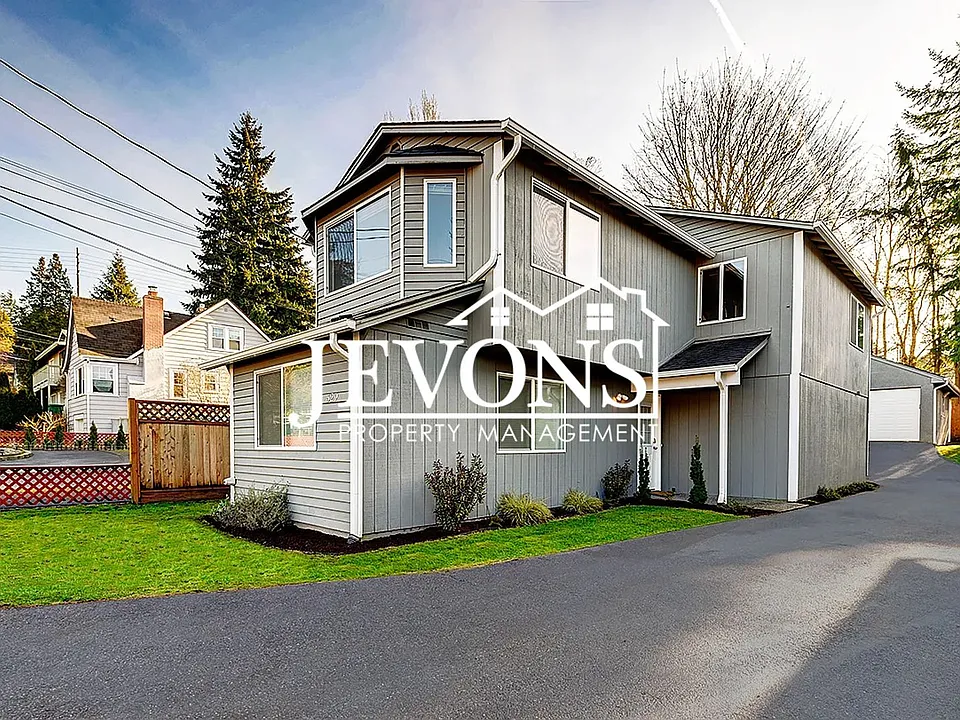 529 NE 100th St