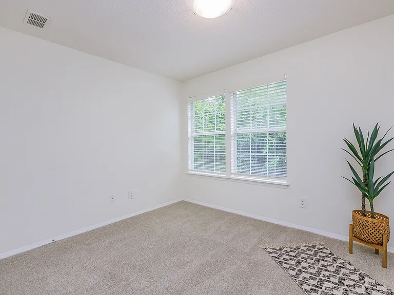 Antiqua Apartments — Photo 37