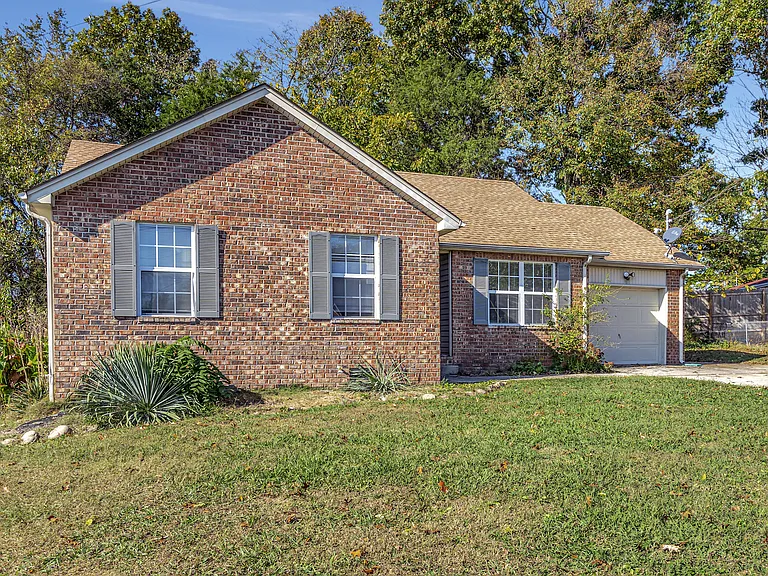 1113 Odom Ct — Photo 2