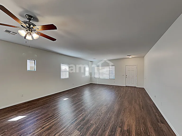 3413 E Flower St — Photo 8
