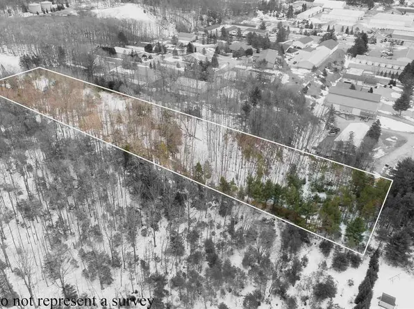7481 S State Rd, Harbor Springs, MI 49740