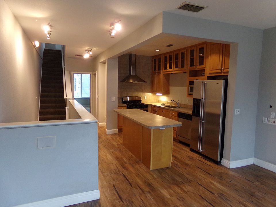 1st image of 408 Harriet Ln