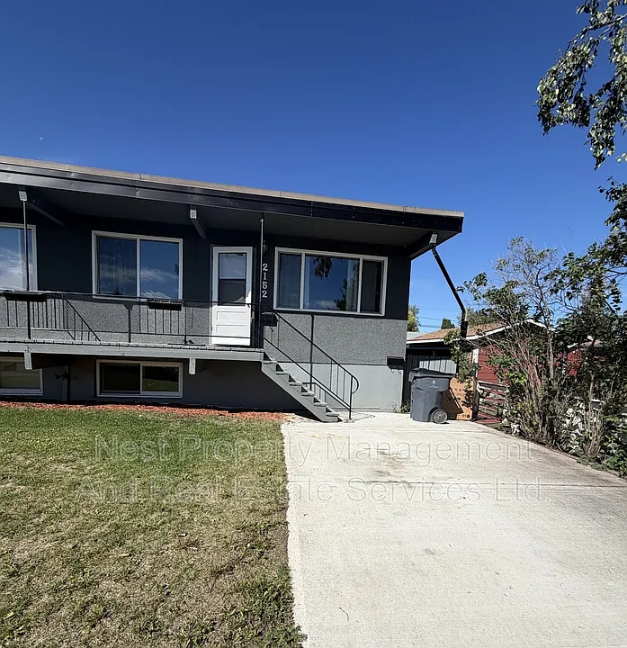 2152 McBride Cres #B