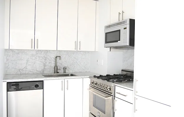 Rented by City Zen Realty | media 3
