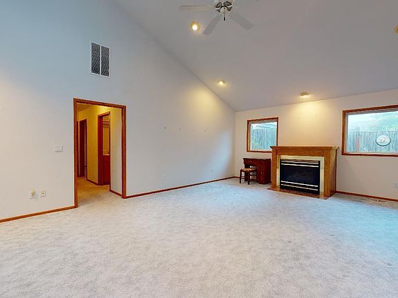 5th image of 5835 Hacienda Ave