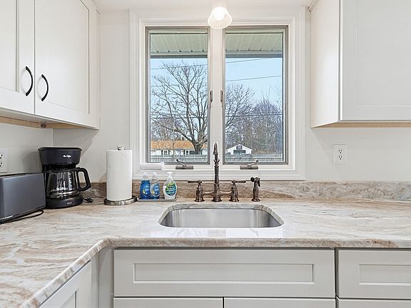 5th image of 21 Heritage Cir