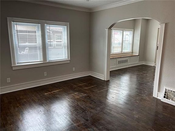 5th image of 124 E Linden Ave