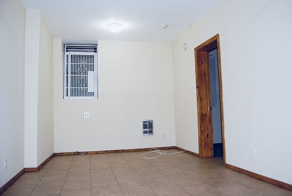 1st image of 500 W 165th St