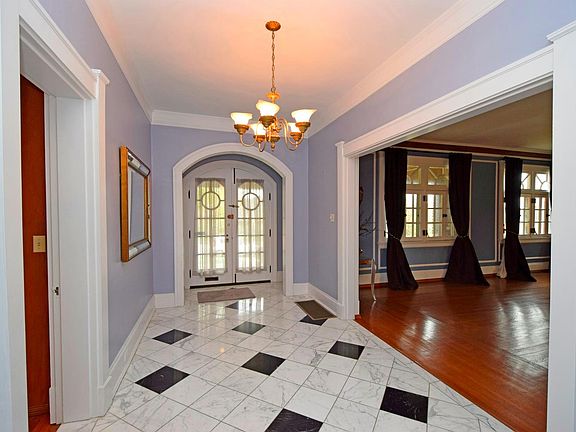 4th image of 1025 Marion Ave