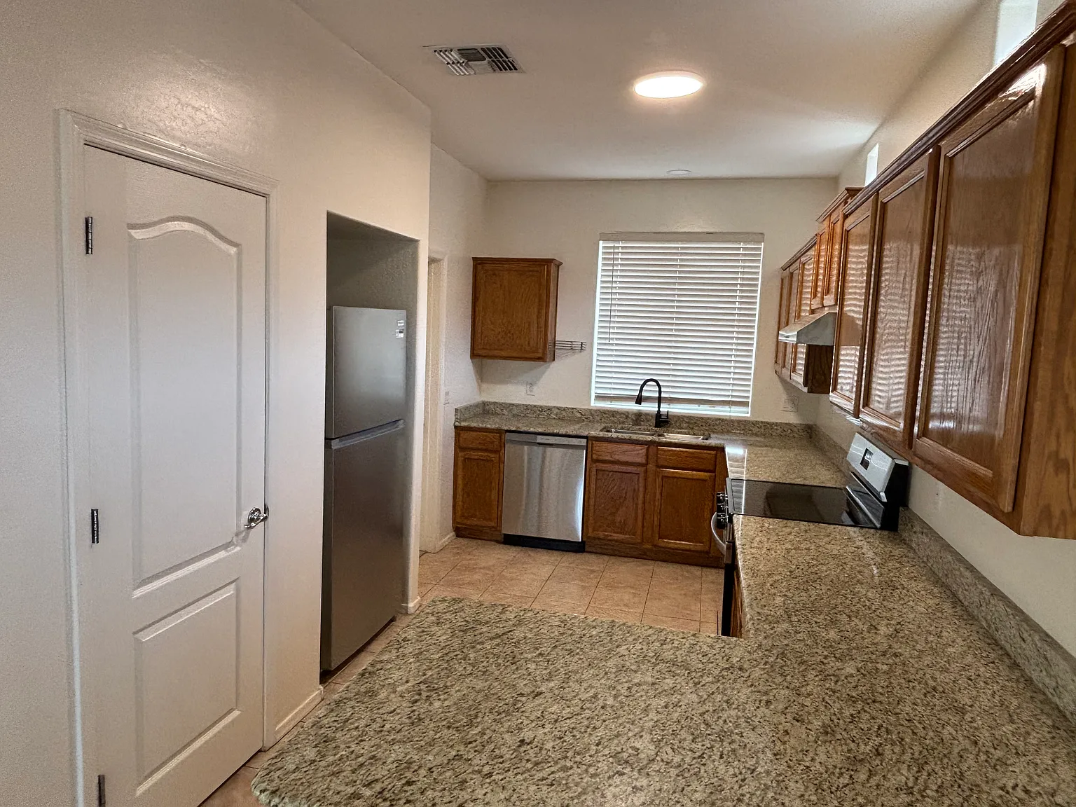 3 bed, 2.5 bath, 1632 sqft, $2,250 — Photo 3