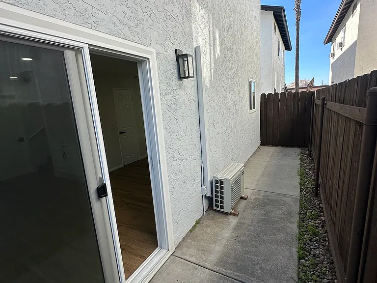 1118 Persimmon Ave — Photo 15
