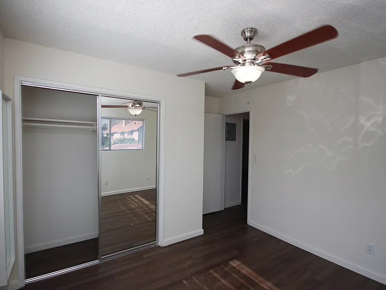 896 Magnolia Ave #4 — Photo 15