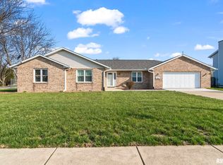 3513 Crystal Lake Dr, Springfield, IL 62711