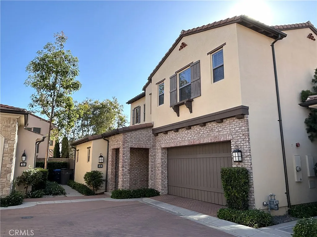 4 bed, 2217 sqft, $5,800 — Photo 2