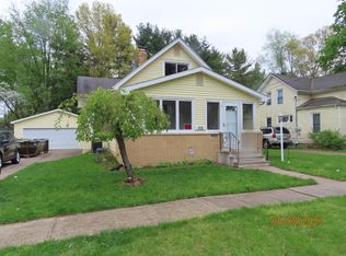 112 N Cayuga St, Buchanan, MI 49107