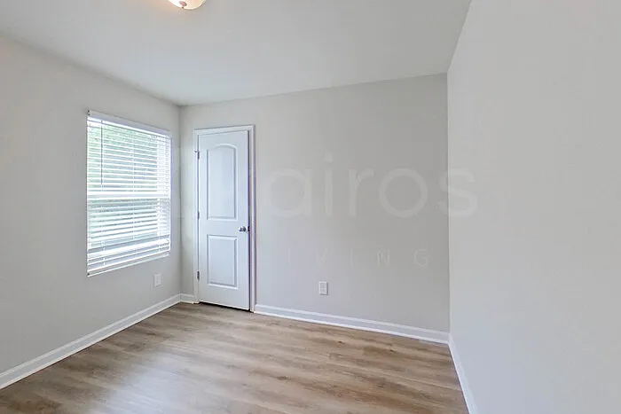 216 York Ln — Photo 11