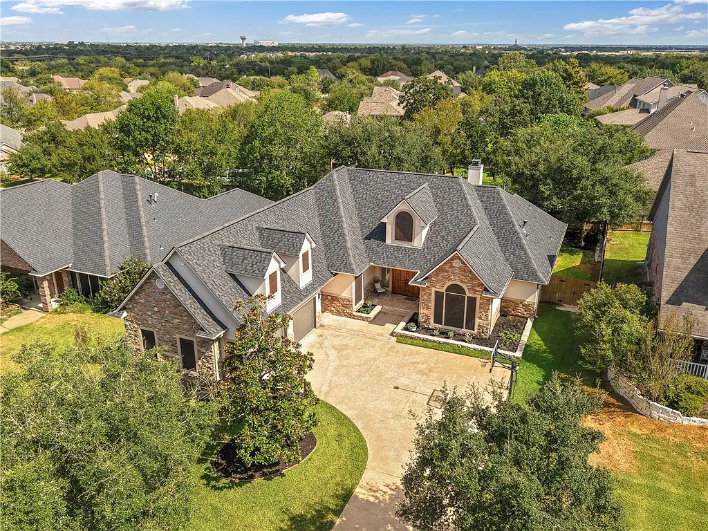 5 bed, 3.0 bath, 3201 sqft, $3,850 — Photo 3
