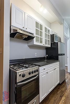2nd image of 336 E 18th St APT D4