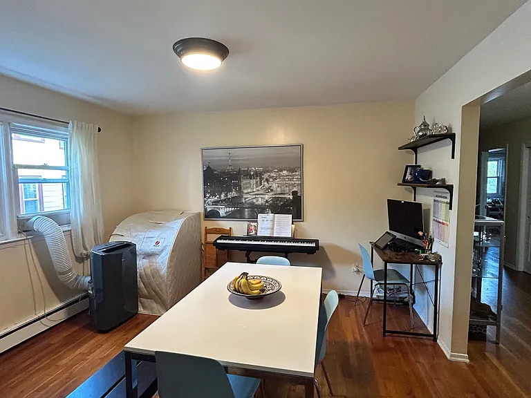 1 Oak Ave #1 — Photo 4