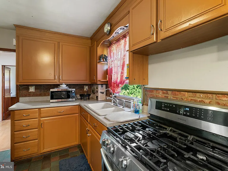 15605 Hanover Pike — Photo 10
