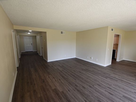 3rd image of 14968 Cliffrose Ct