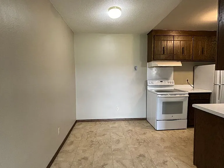 41 Arlington Ave West — Photo 2