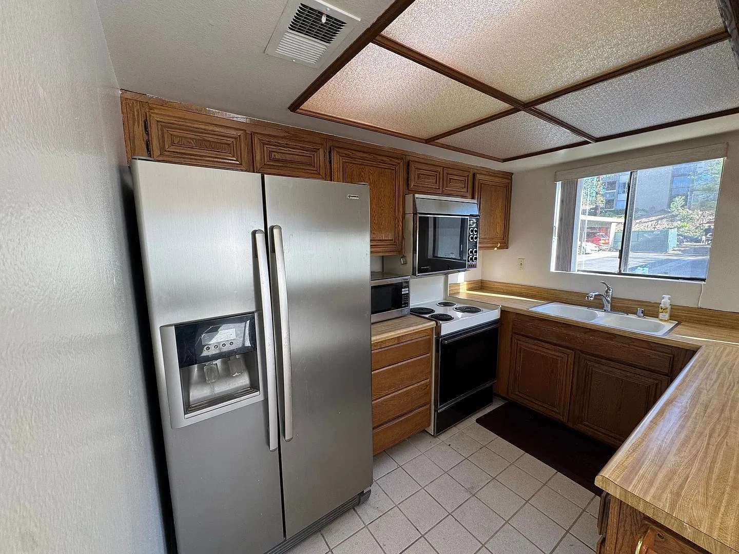 Bright First-Floor Retreat in a Scenic 55+ Community — Photo 2