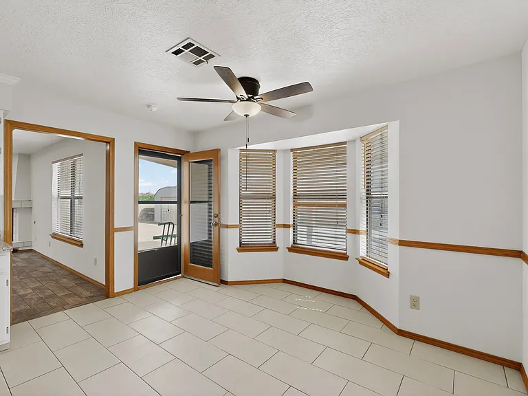 711 Windmill Dr — Photo 8