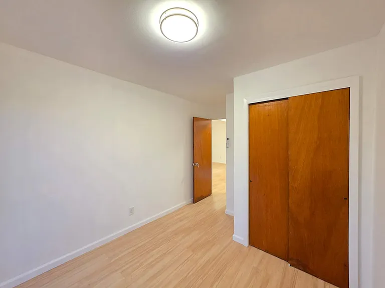 2605 Benson Ave #3 — Photo 7