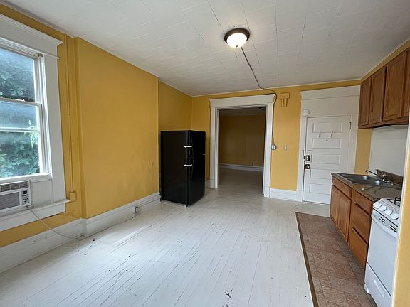 2nd image of 1619 Highland St