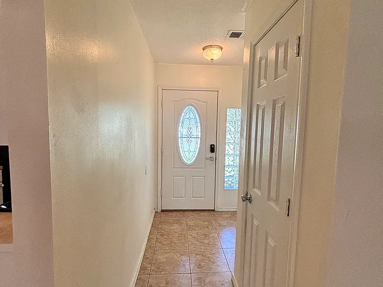 1040 Anderson Dr — Photo 7