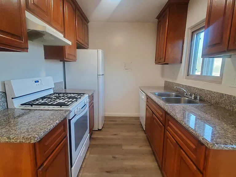 640 Imperial Ave — Photo 6
