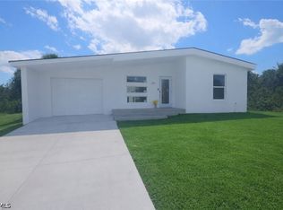 2905 26th St W, Lehigh Acres, FL 33971