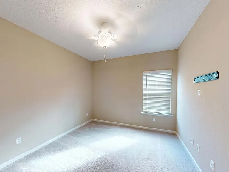 3965 Cloverdale Ct — Photo 4