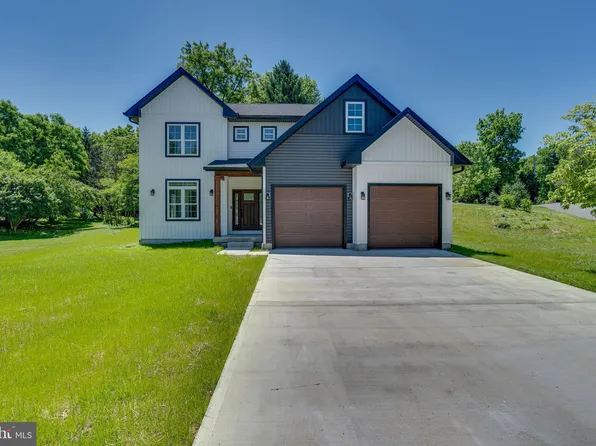 123 Evans Run Dr, Martinsburg, WV 25405