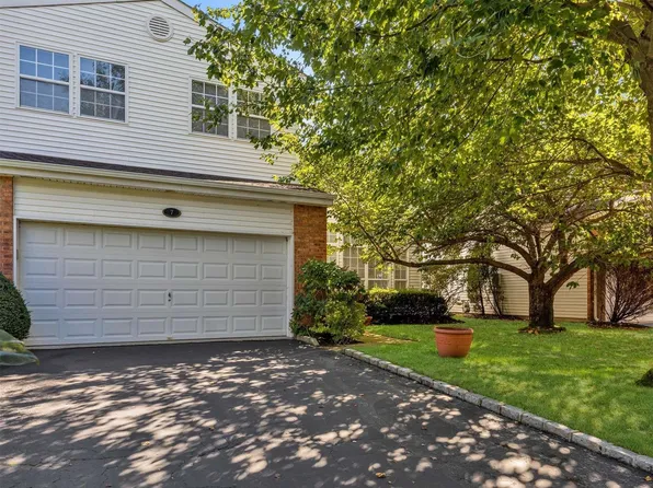 7 Hamlet Dr #7, Commack, NY 11725