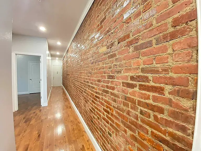 530 Isham St #3P — Photo 6