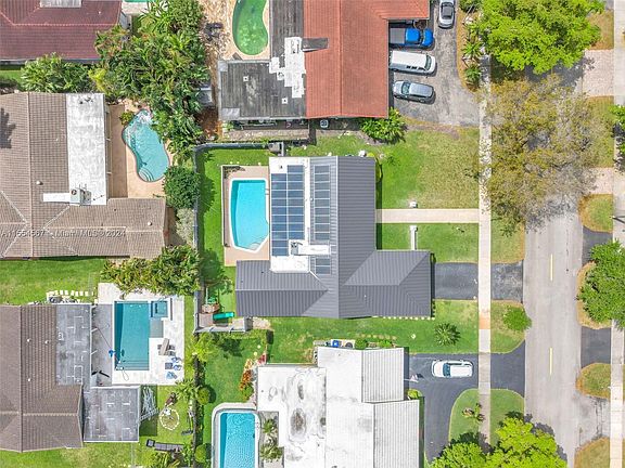 3rd image of 3340 N Hills Dr