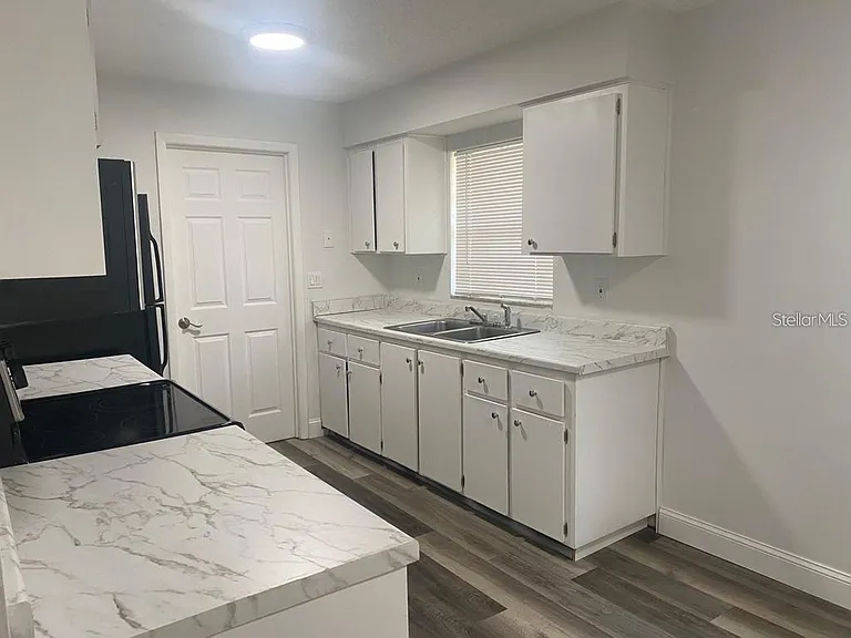 1815 Warfield Pl — Photo 3