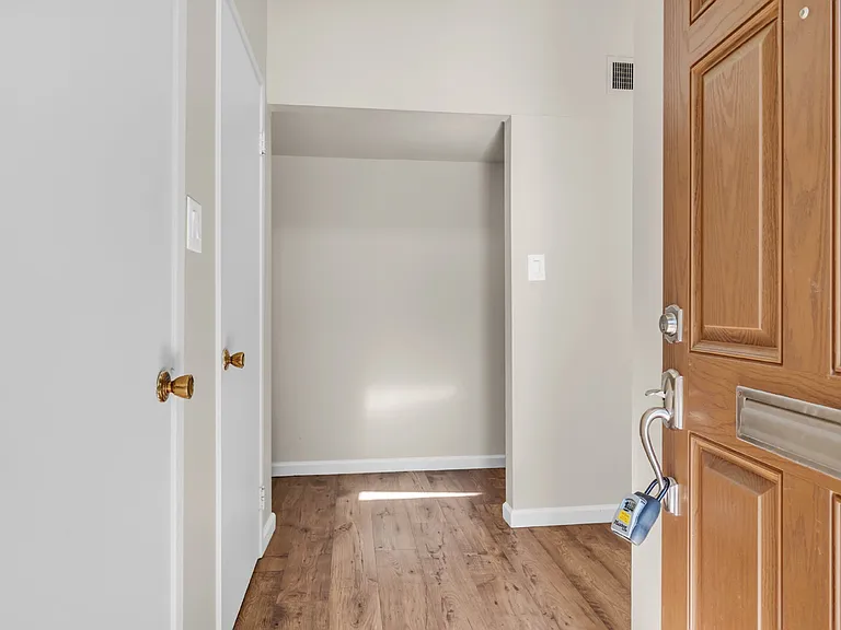 709 Arnold St — Photo 2