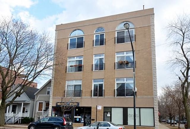 1st image of 3347 N Oakley Ave APT 202