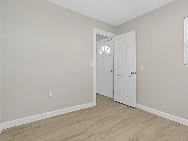 8441 Bayshore Dr #B — Photo 19