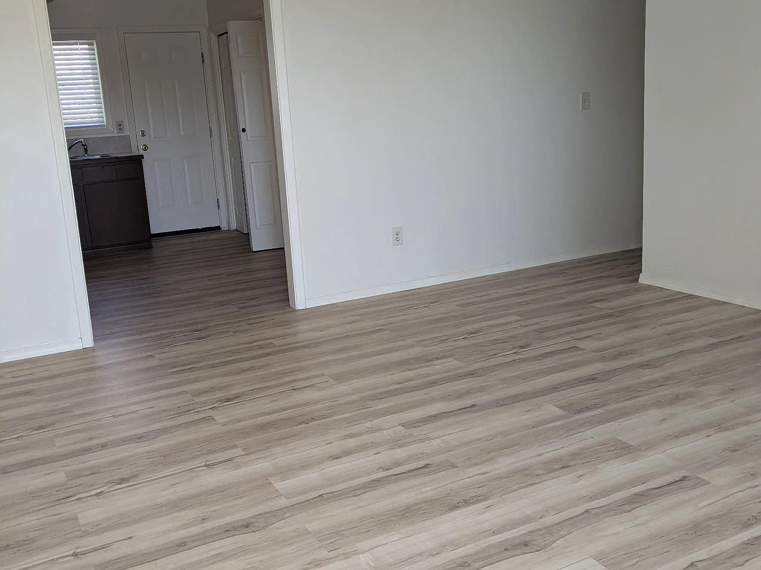 3 bed, 1036 sqft, $1,650 — Photo 2