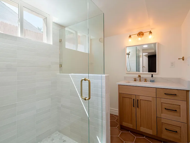 2201 E Wilson Ave — Photo 20