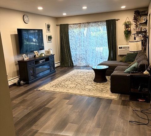 4th image of 290 N Westgate Rd APT 100