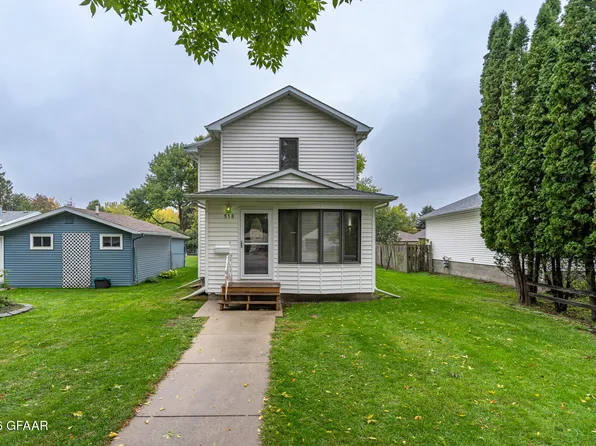 518 5th Ave SE, East Grand Forks, MN 56721