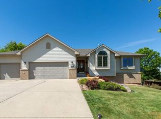 800 Enchantment Rd, Rapid City, SD 57701