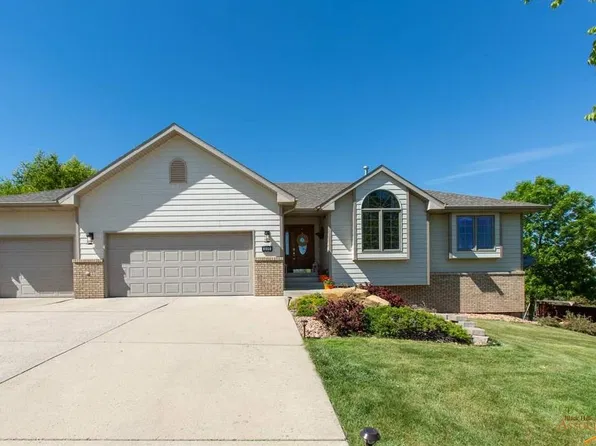 800 Enchantment Rd, Rapid City, SD 57701