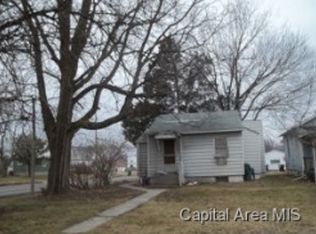 1221 W Waco St, Taylorville, IL 62568