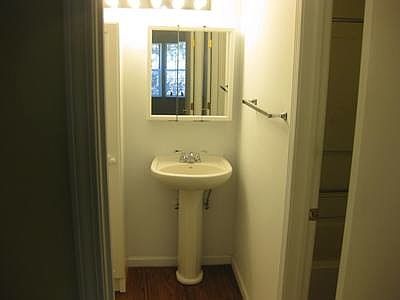 5th image of 922 Harbor House Dr Unit 6